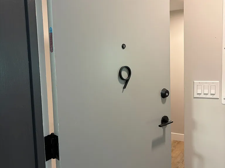 400 Scenic Dr S #9 — Photo 2