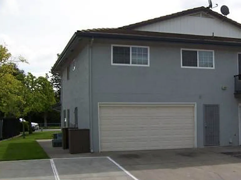 2106 Peppertree Way #3 — Photo 13