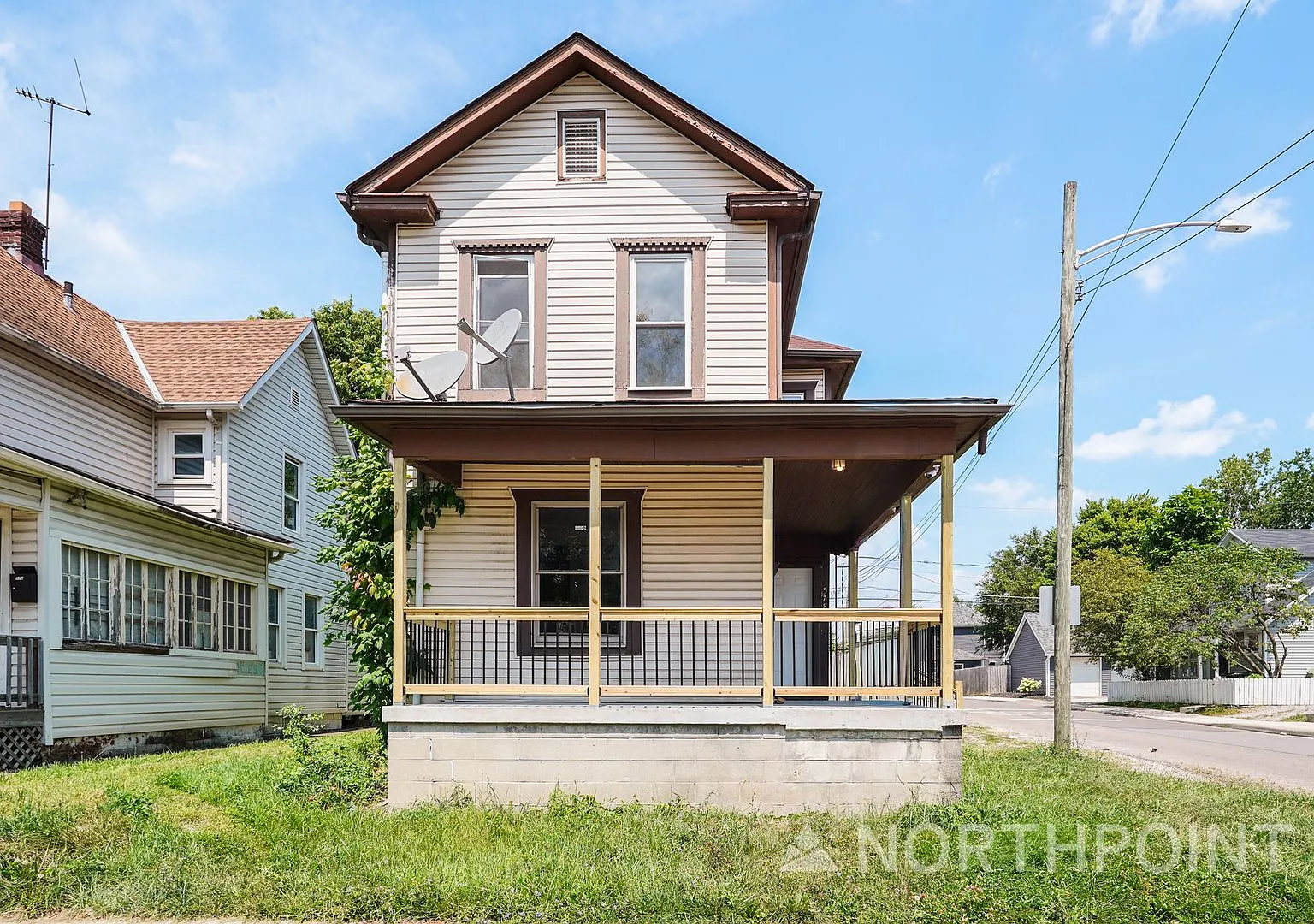Beautifully renovated three bedroom home — Photo 2