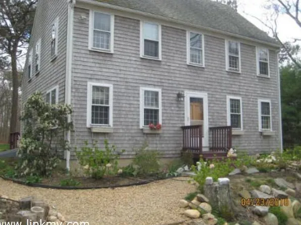 202 Lake St, Tisbury, MA 02568