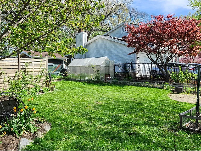 301 Oakbrook Ct — Photo 25