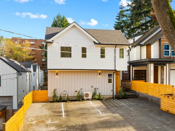 10338 Wallingford Ave N, Seattle, WA 98133