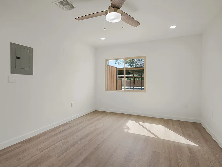 El Dorado Apartments — Photo 79