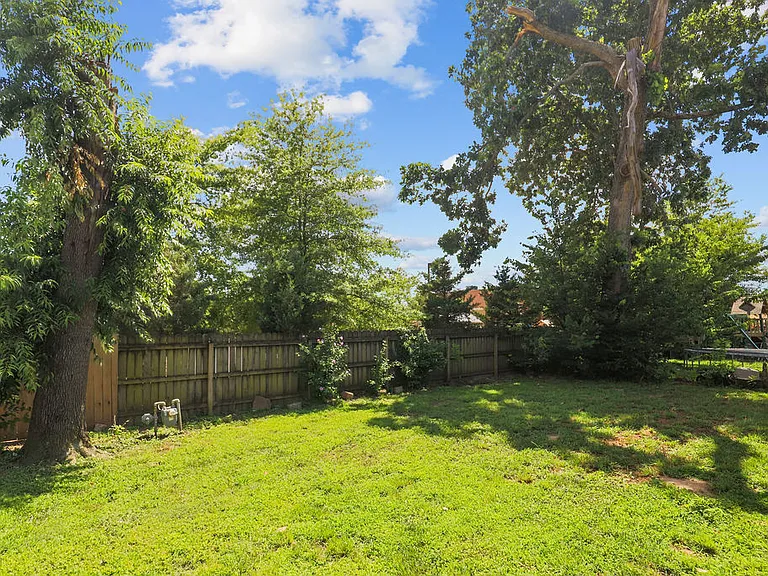 809 Carson Dr — Photo 22
