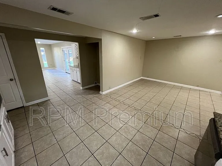 3280 Crestaire Dr — Photo 9