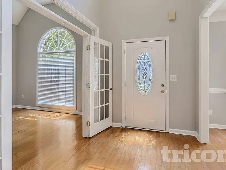 875 Cedar Creek Dr — Photo 2