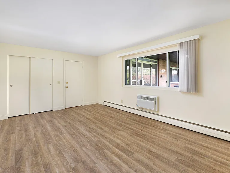 Parkway Cedarhurst Apartments — Photo 18