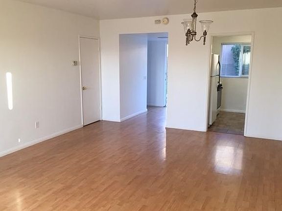 4th image of 308 S El Camino Real Unit B