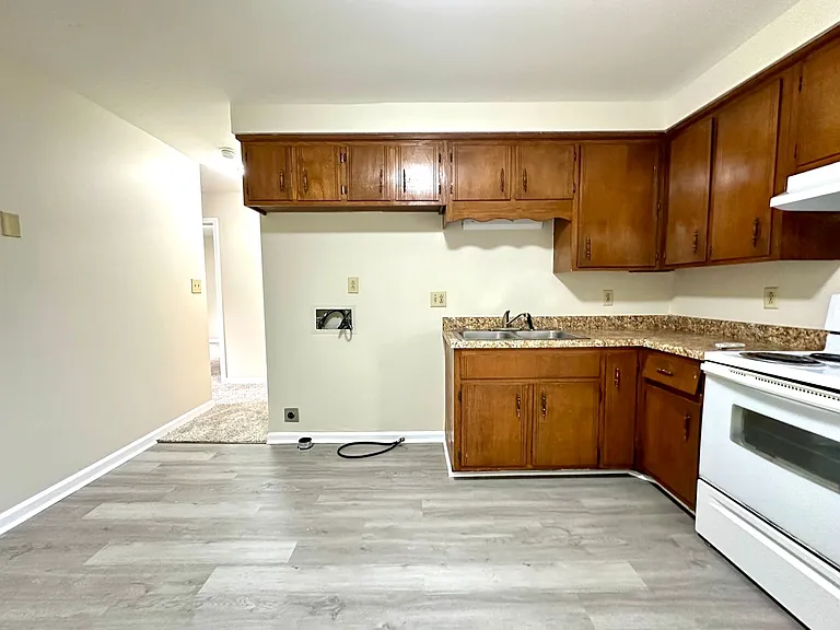 1906 Batts Ln — Photo 9