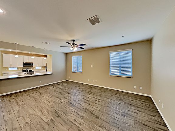 4th image of 21233 W Wilshire Dr