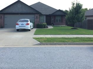 1106 W Cunningham Ave, Rogers, AR 72758