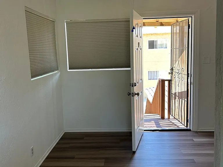 2355 Torrance Blvd #A — Photo 16