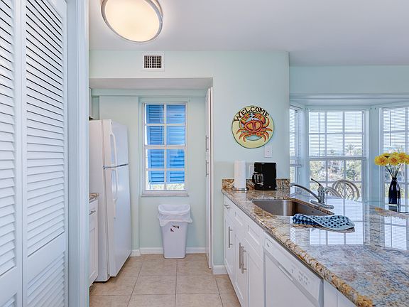 5th image of 500 Burton Dr #2401
