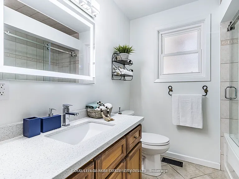 231 Elizabeth St S #UPPER — Photo 11