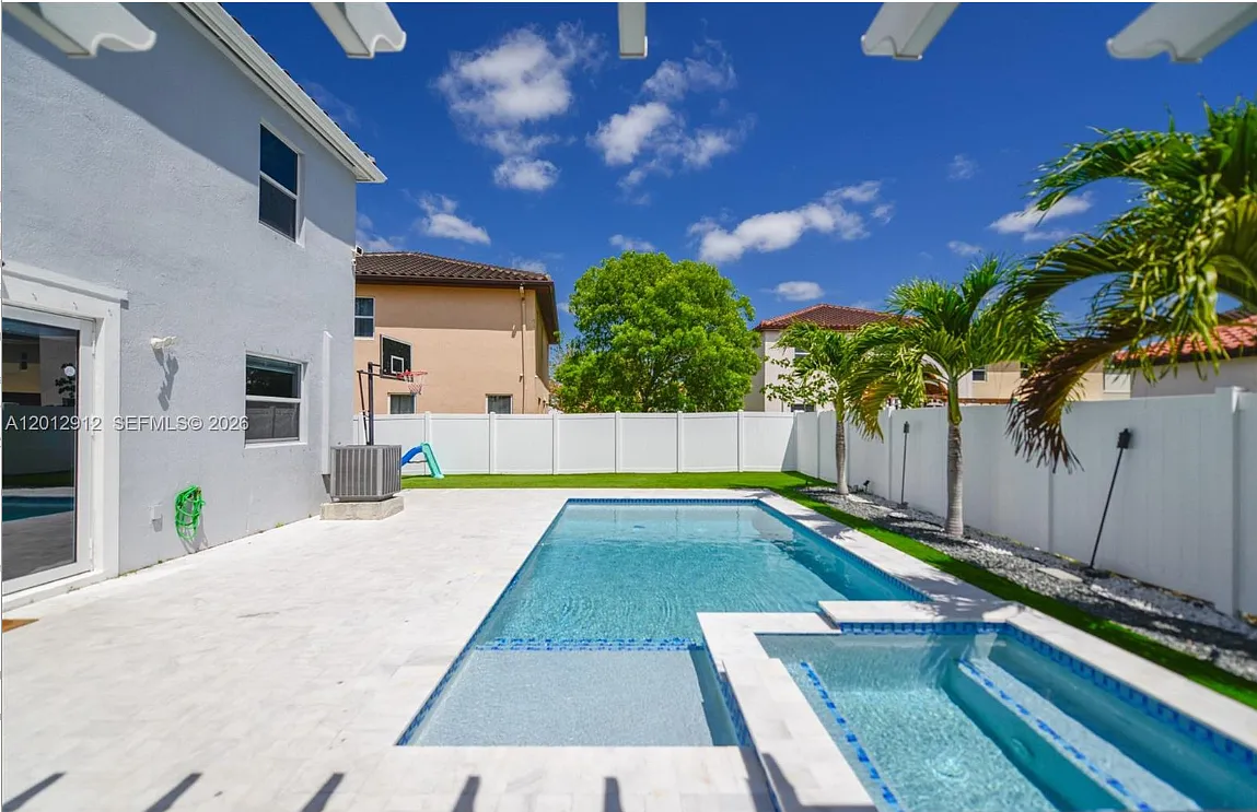 Building Photo - 9101 SW 169th Pl