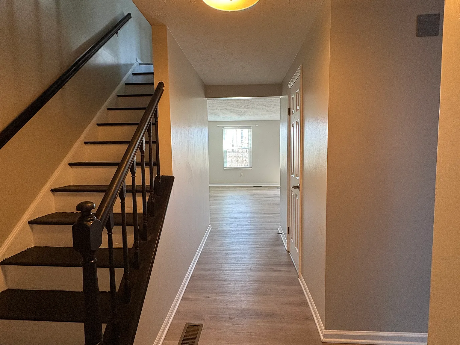 2 bed, 2.5 bath, 1408 sqft, $1,975 — Photo 3