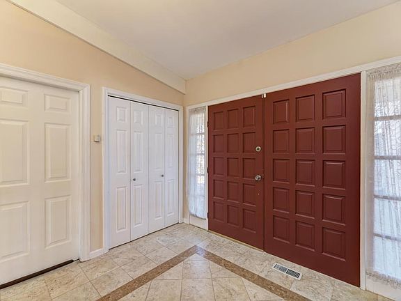 5th image of 182 Lockwood Ln