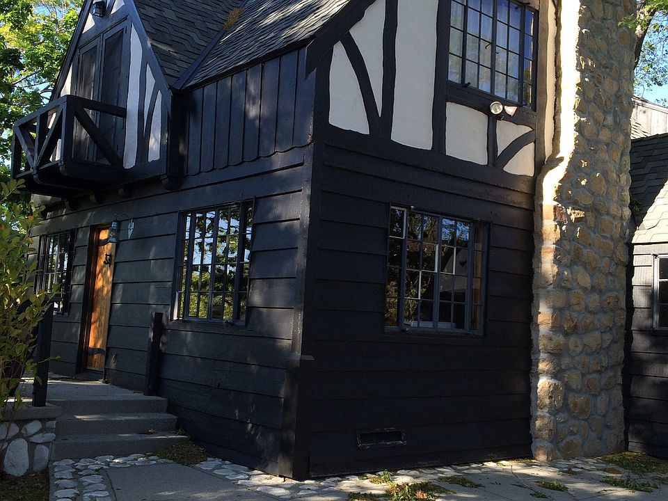 1st image of 403 Heliotrope Dr