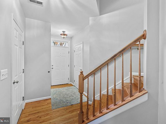 5th image of 4919 Waple Ln