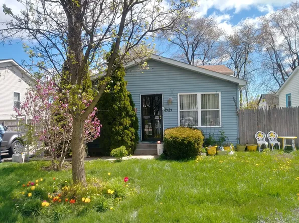 2121 Winter Ave, North Chicago, IL 60064