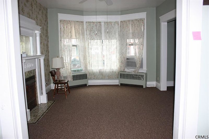 2nd image of 542 MORRIS Avenue