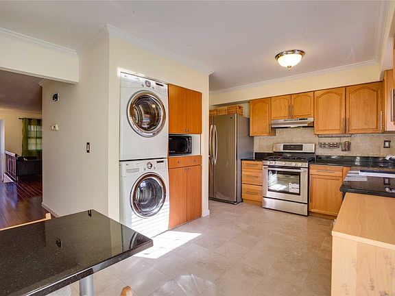 5th image of 120-30 Cove Ct #80