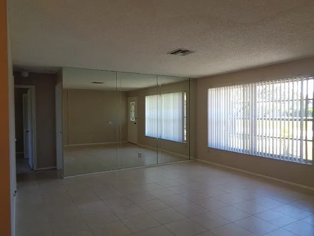 3 bed, 1148 sqft, $1,700 — Photo 2