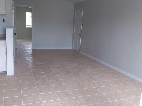 2nd image of 2415 Vine Ave #D