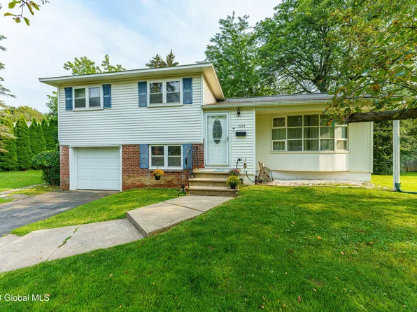2223 Webster Drive, Niskayuna, NY 12309