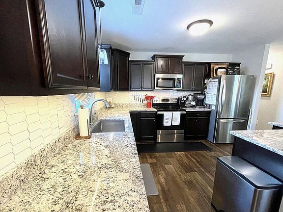 2nd image of 119 Bridgeport Dr