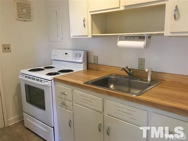 705 Daniels St #C — Photo 2