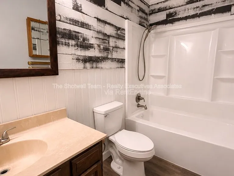2540 Larkwood Ln — Photo 9