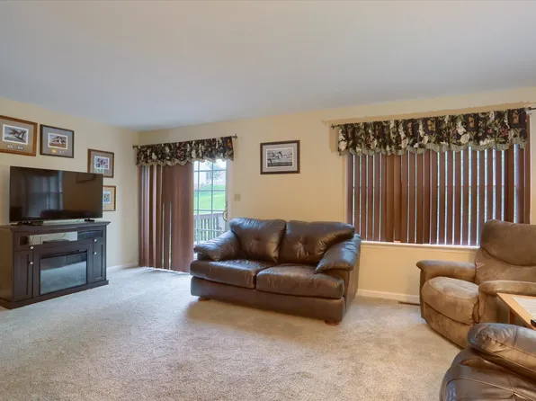 4083 Caissons Ct, Enola, PA 17025