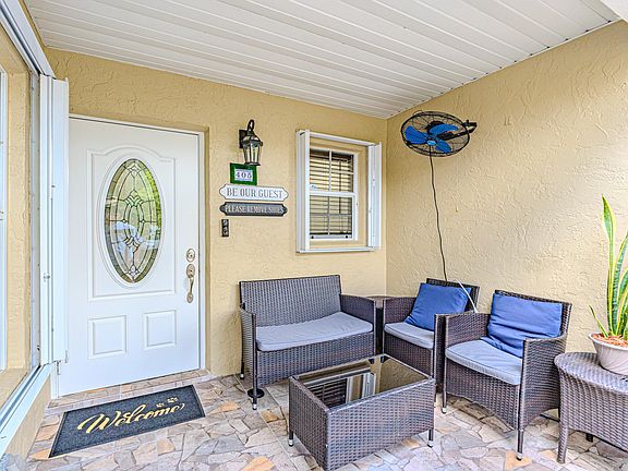 4th image of 405 Maplewood Drive #405