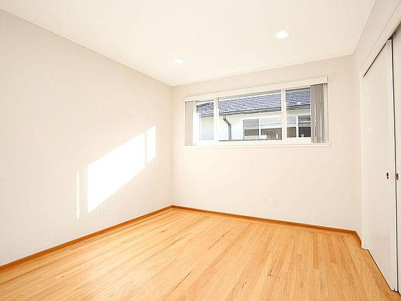 4th image of 1074 Matadero Dr