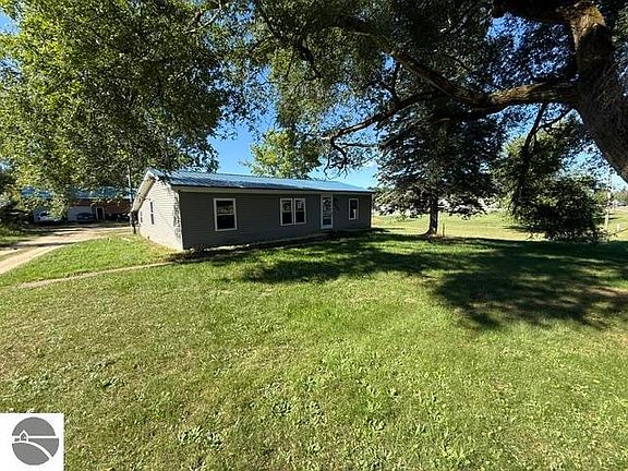 5th image of 20901 Eleven Mile Rd