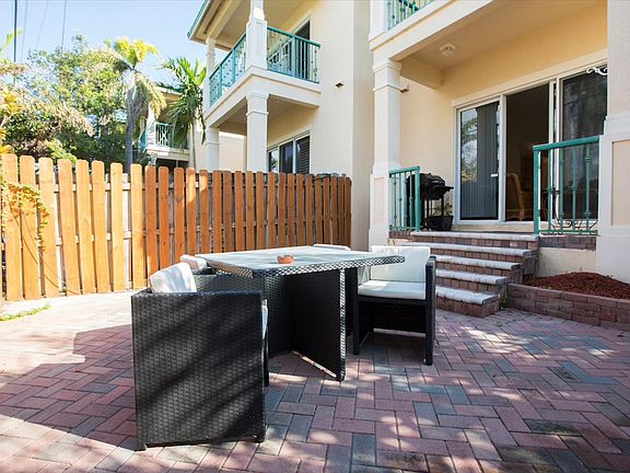 5th image of 4549 Poinciana St