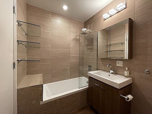 5th image of 531 Vanderbilt Ave APT 4C