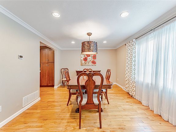 5th image of 4604 Woodlake Dr