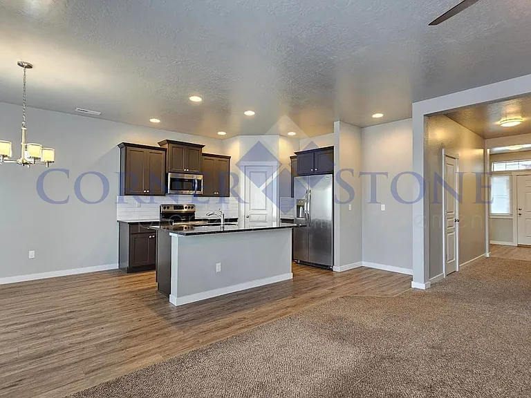4676 W Silver Riv — Photo 4