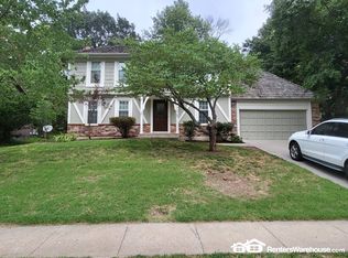 3745 NE Beechwood Dr, Lees Summit, MO 64064