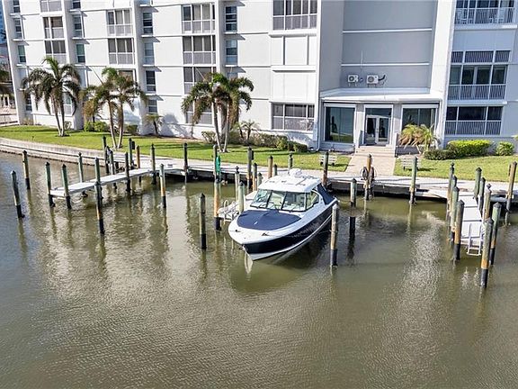 4th image of 300 Park Shore DR #5F