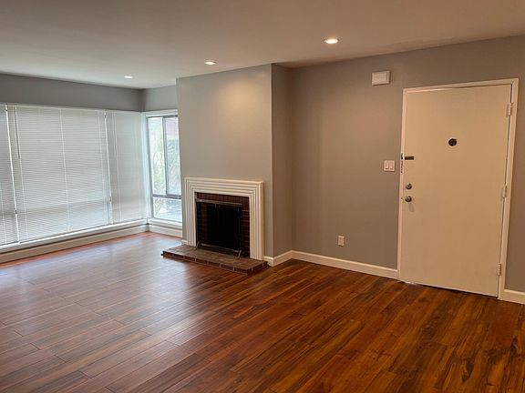 3rd image of 31 Park Manor Dr