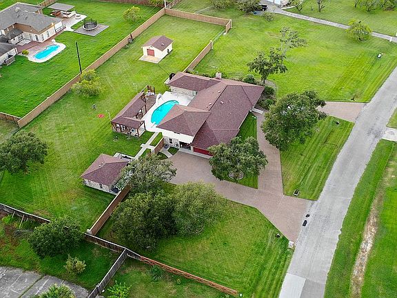 2nd image of 2133 Whispering Oak Dr