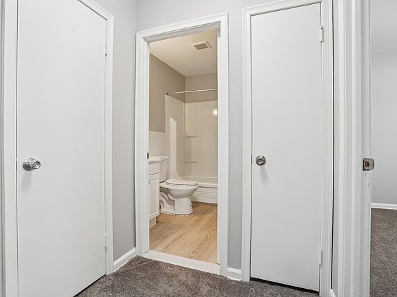 4th image of 100 Reiffs Mill Rd APT B10