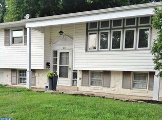 863 Morefield Rd, Philadelphia, PA 19115