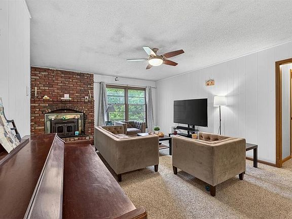 4th image of 413 SW Sunset Dr