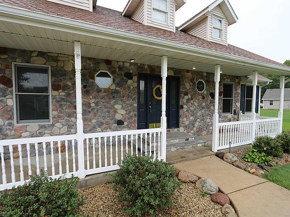 3rd image of 57713 Weathered Pine Ct