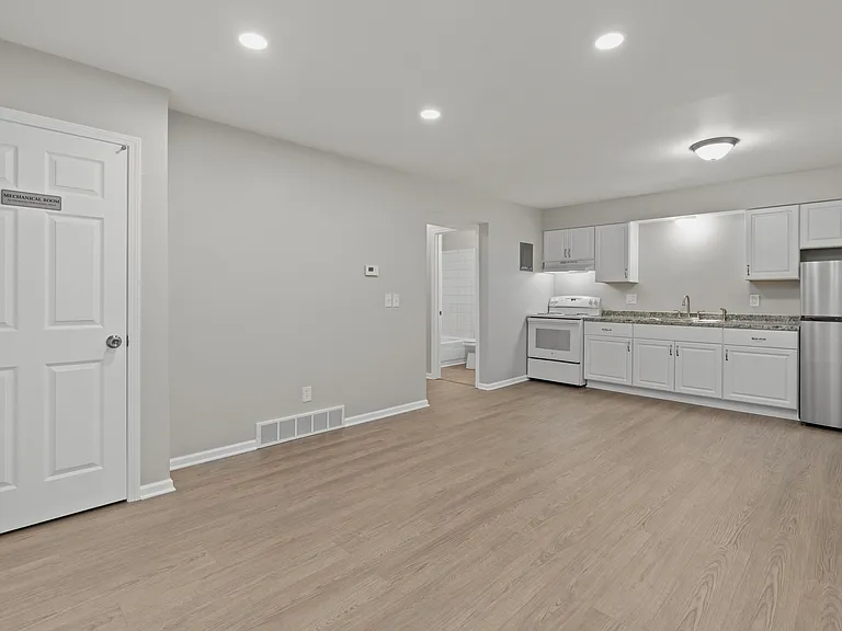 816 Asylum St #4 — Photo 5
