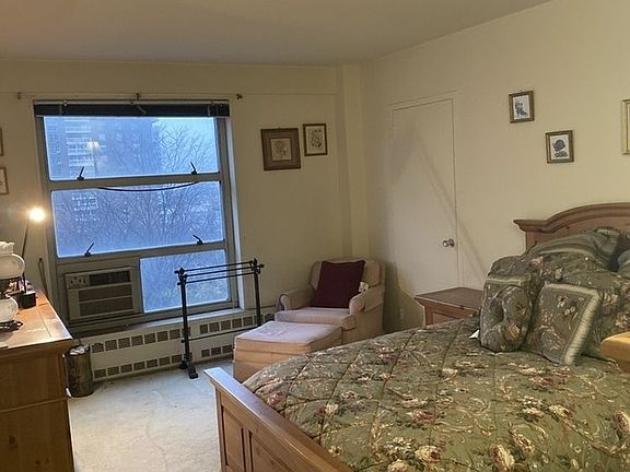 2nd image of 80 La Salle St APT 9D